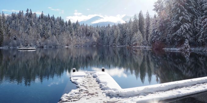 Der Crestasee bei Flims in winterlicher Kulisse. - Kanton Graubünden Der Crestasee bei Flims in winterlicher Kulisse. - Kanton Graubünden