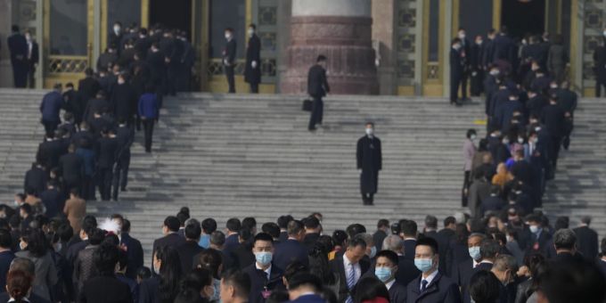 Delegierte kommen zu einem Meeting vor dem chinesischen Volkskongress an. China