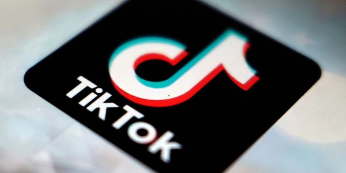 Mitarbeiter der EU-Kommission dürfen künftig die zum chinesischen Bytedance-Konzern gehörende App Tiktok nicht mehr auf ihren Diensthandys nutzen. Mitarbeiter der EU-Kommission dürfen künftig die zum chinesischen Bytedance-Konzern gehörende App Tiktok nicht mehr auf ihren Diensthandys nutzen.