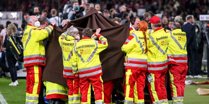 Vor der Siegerehrung in Berlin kam es zu einem medizinischen Notfall. Vor der Siegerehrung in Berlin kam es zu einem medizinischen Notfall.
