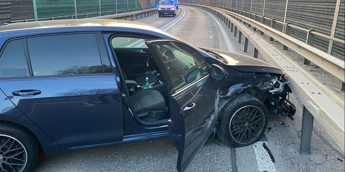 Liestal BL/A22: Seitliche Kollision zwischen zwei Personenwagen Liestal BL/A22: Seitliche Kollision zwischen zwei Personenwagen