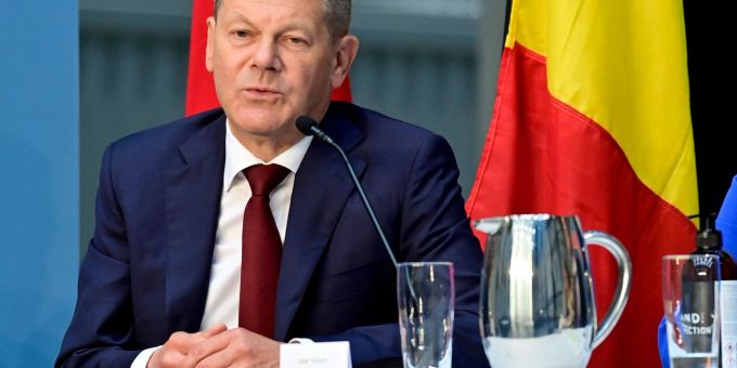 Bundeskanzler Olaf Scholz (SPD) spricht während des Nordsee-Gipfels mit Dänemark, Deutschland, den Niederlanden und Belgien im Hafen von Ejsberg. Bundeskanzler Olaf Scholz (SPD) spricht während des Nordsee-Gipfels mit Dänemark, Deutschland, den Niederlanden und Belgien im Hafen von Ejsberg.