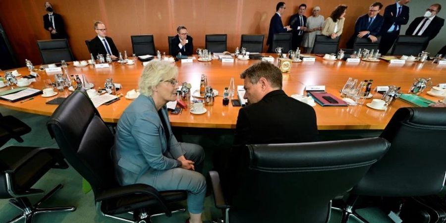 Kabinettstisch im Berliner Kanzleramt