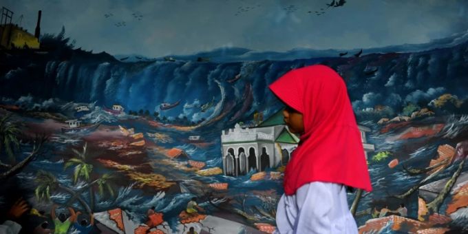Tsunami-Gemälde an Friedhofsmauer in Banda Aceh Tsunami