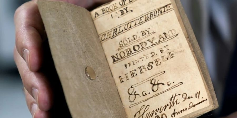 Miniatur-Buch mit Gedichten von Charlotte Brontë