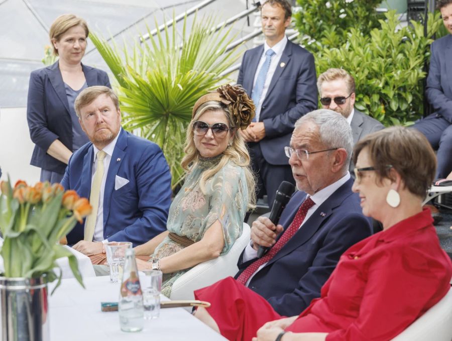 Begleitet wurden die Royals vom österreichischen Bundespräsidenten Alexander Van der Bellen und seiner Gattin Doris Schmidauer.