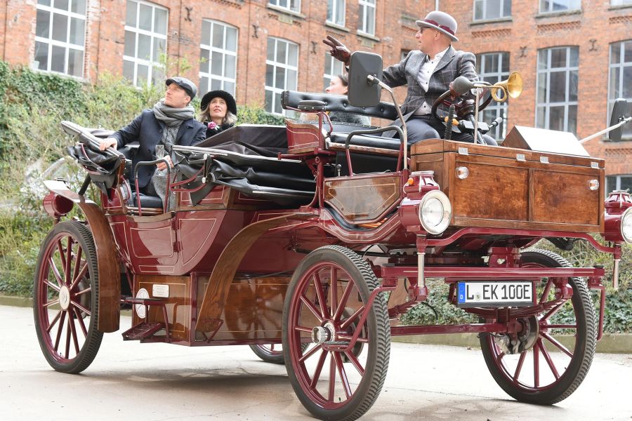 Kutsche Fahrer Tourismuss Modell elektrisch