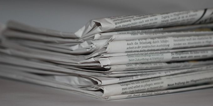 Zeitungen (Symbolbild). Mitteilungsblatt