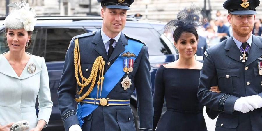 Ein Foto aus alten Zeiten zeigt die «Fab Four» beim Betreten der Westminster Abbey in London (v.l.): Herzogin Kate, Prinz William, Herzogin Meghan und Prinz Harry.