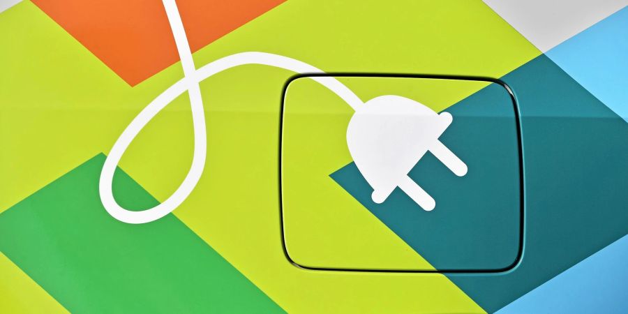 Wer ein E-Auto anschafft, sollte auch darauf achten, dass eine gewünschte Kaskoversicherung ausreichend auf spezielle Schadenszenarien bei E-Autos eingeht.
