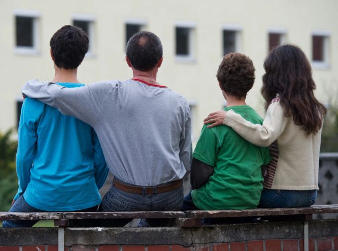 Familienangehörige von in der Schweiz vorläufig aufgenommenen Personen sollen künftig bereits nach zwei statt drei Jahren nachgezogen werden können.(Symbolbild) Asyl Migration Familiennachzug Bundesrat