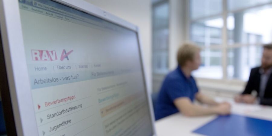 Beratungsgespräch im Regionalen Arbeitsvermittlungszentrum (RAV). (Archivbild)