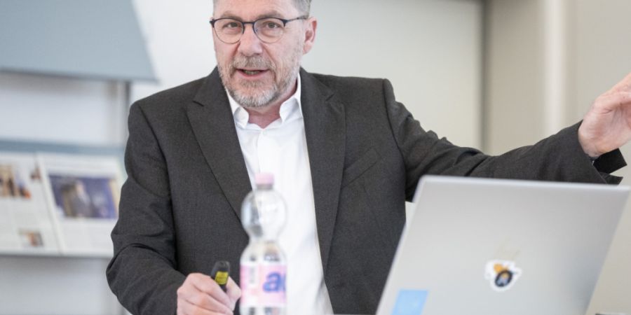 Trotz eines Rückgangs der Jugendkriminalität und -gewalt ist die Jugendstrafrechtpflege gefordert, wie Oberjugendanwalt Roland Zurkirchen am Mittwoch vor den Medien ausführt.