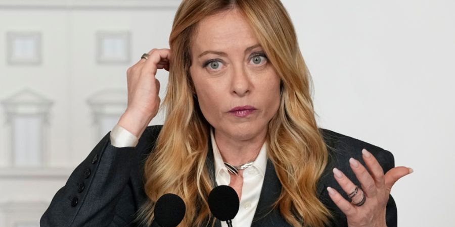 Italiens Ministerpräsidentin Giorgia Meloni nimmt an einer Pressekonferenz mit dem ukrainischen Präsidenten Selenskyj nach ihrem Treffen in den Büros der Regierung im Palazzo Chigi t...