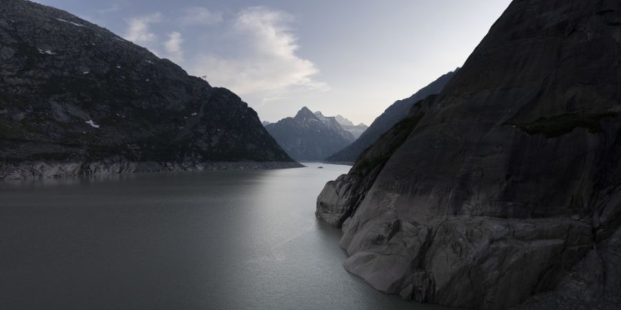 Im Berner Oberland tobt ein Streit um den Wasserkraft-Ausbau: Im Bild der Stausee der Staumauer Spitallamm der Kraftwerke Oberhasli (KWO). (Archivbild)