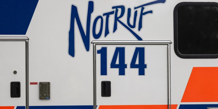 Die Ambulanz fuhr eine verletzte Fussgängerin in Winterthur ins Spital. (Symbolbild)