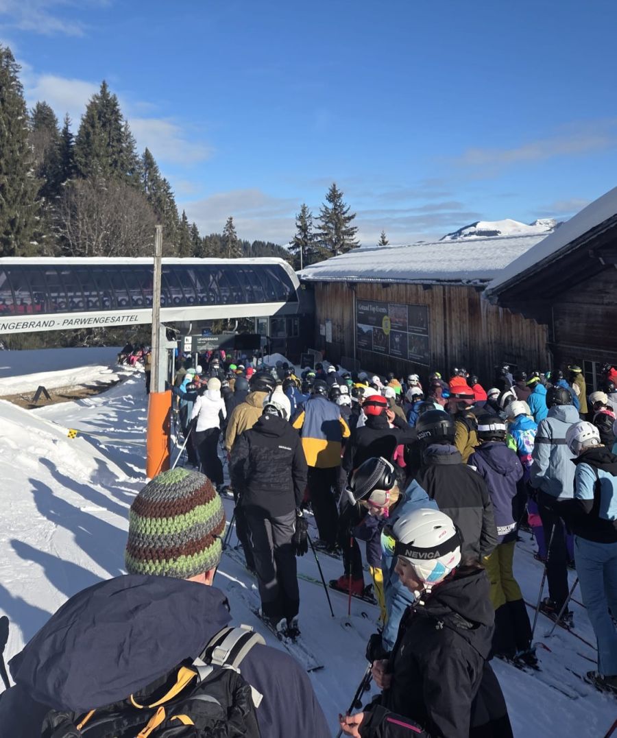 Perfektes Wetter, Anfang Februar: Im Saanenmöser, das neu zum Magic Pass gehört, ist Geduld gefragt.