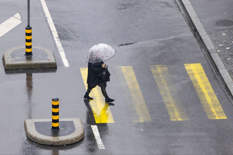 Am Samstagabend und am Sonntag sind einzelne Schauer und lokal auch Gewitter möglich.