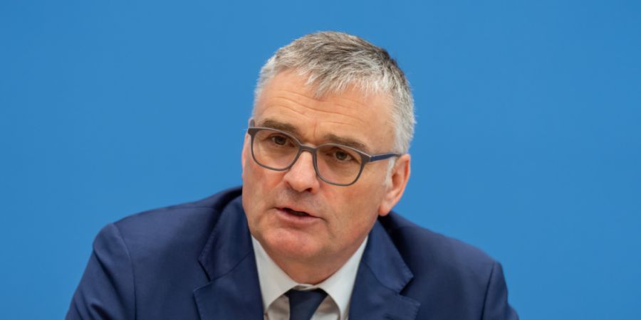 ARCHIV - Stefan Kornelius, Regierungssprecher, spricht in der regelmäßigen Konferenz der Sprecher in der Regierungspressekonferenz in der Bundespressekonferenz (BPK). Foto: Michael Ka...