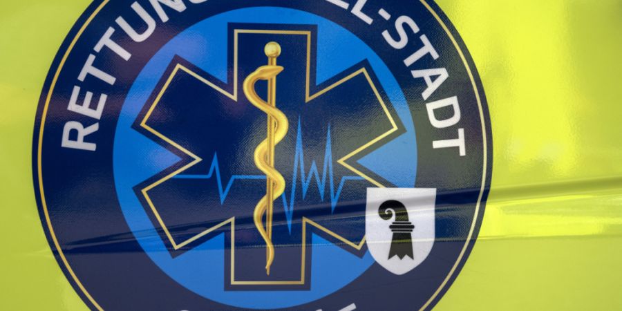 Eine Seniorin wurde in Basel auf dem Fussgängerstreifen angefahren und tödlich verletzt. Trotz Erstversorgung durch die Sanität kam für eine 89-Jährige jede Hilfe zu spät. (Archiv...