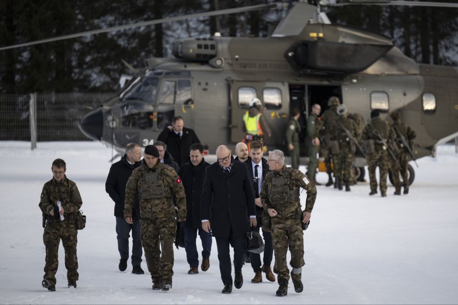 Verteidigungsminister Martin Pfister benutzte für 26 seiner 42 Flüge den Helikopter. Hier ein Bild vom WEF 2026.