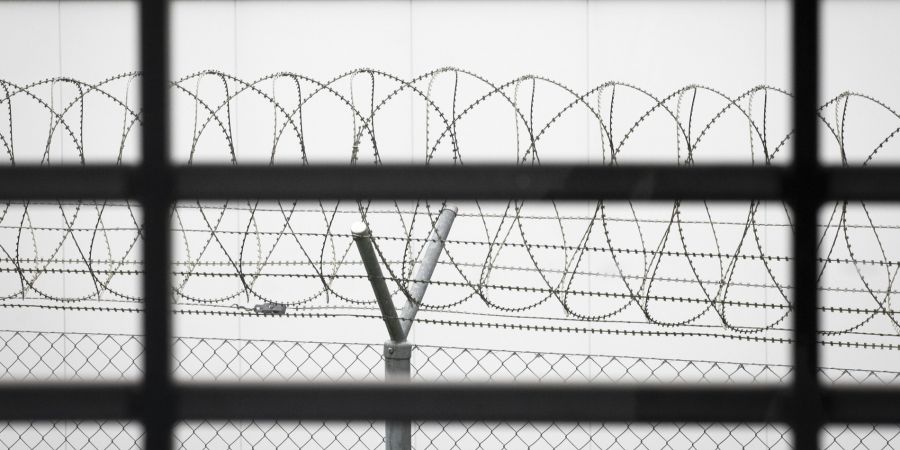 Bern: Insasse (19) bei Brand in Zelle verletzt