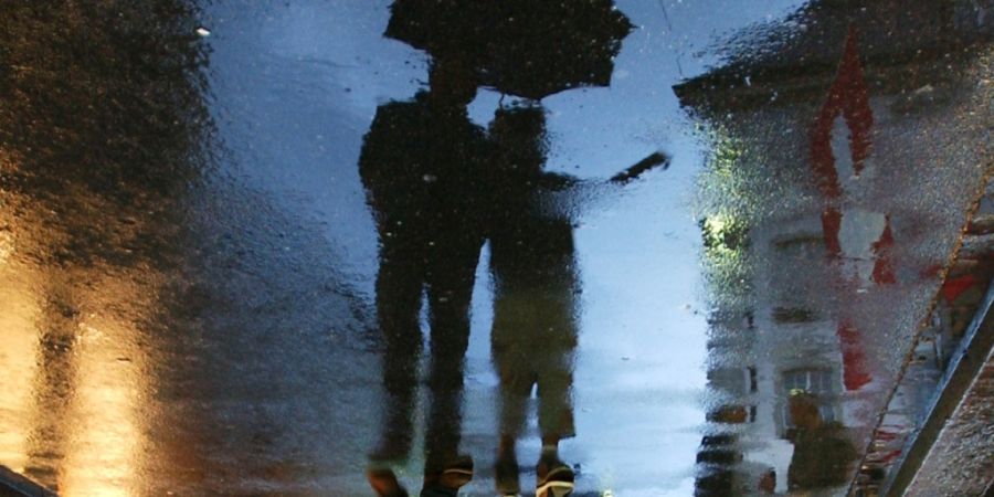 Eine neue Analyse zeigt: Bei starkem Regen gelangt zu viel Mischwasser in den Wasserkreislauf. (Symbolbild)