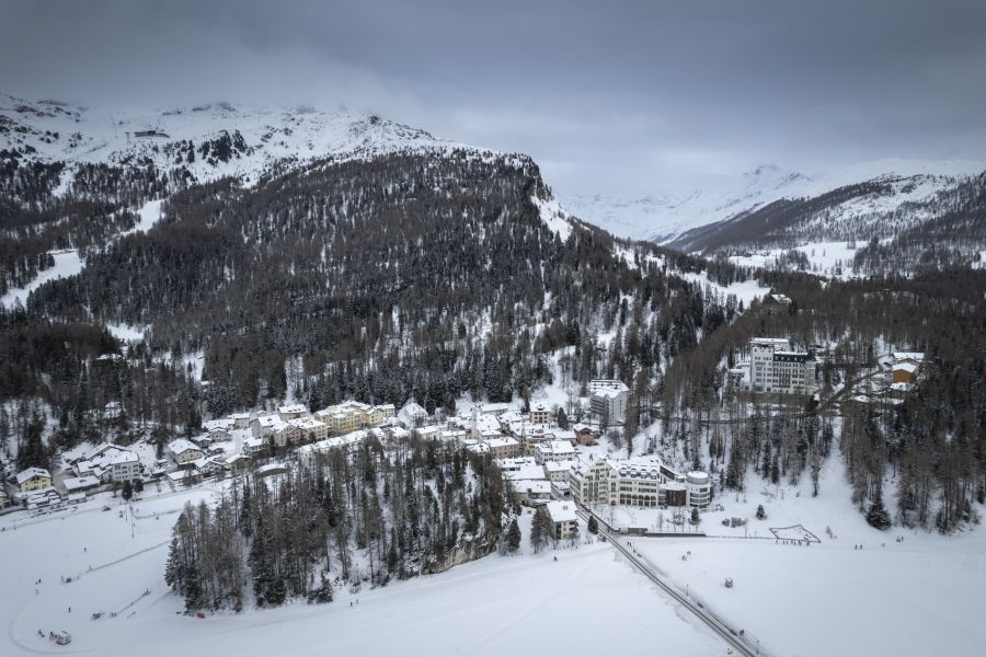 Gastronomieumsätze liegen auch im Graubünden mehrheitlich auf Vorjahresniveau. Hier im Bild Sils im Engadin. (Archivbild)