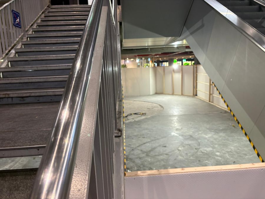 Noch herrscht gähnende Leere unter den Rolltreppen in der Berner Bahnhofshalle...