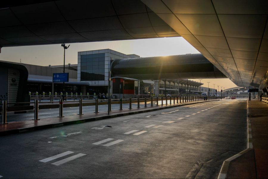 Reisende müssen nun über andere Routen ausweichen. Im Bild: Der Flughafen Dubai am Sonntag.