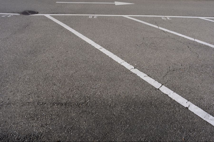 Die Anwohner können die Parkplätze zurückkaufen, schreibt er an sie. Für 250'000 Franken. (Symbolbild)