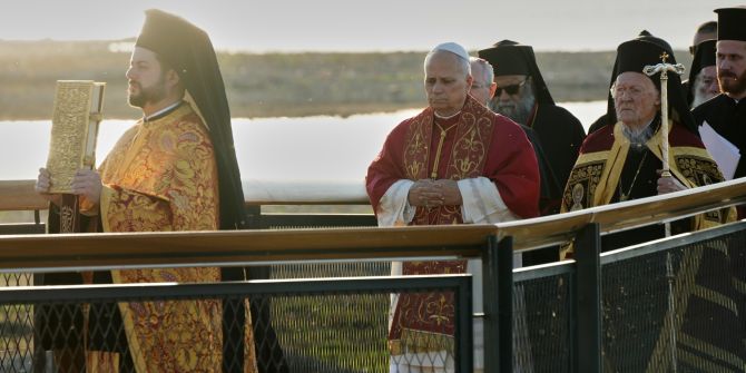 Patriarch Bartholom (r) und Papst Leo XIV.