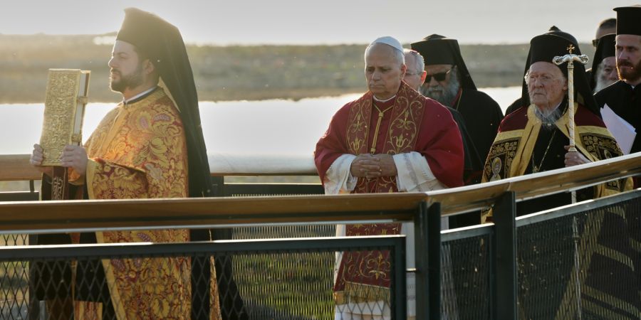 Patriarch Bartholom (r) und Papst Leo XIV.