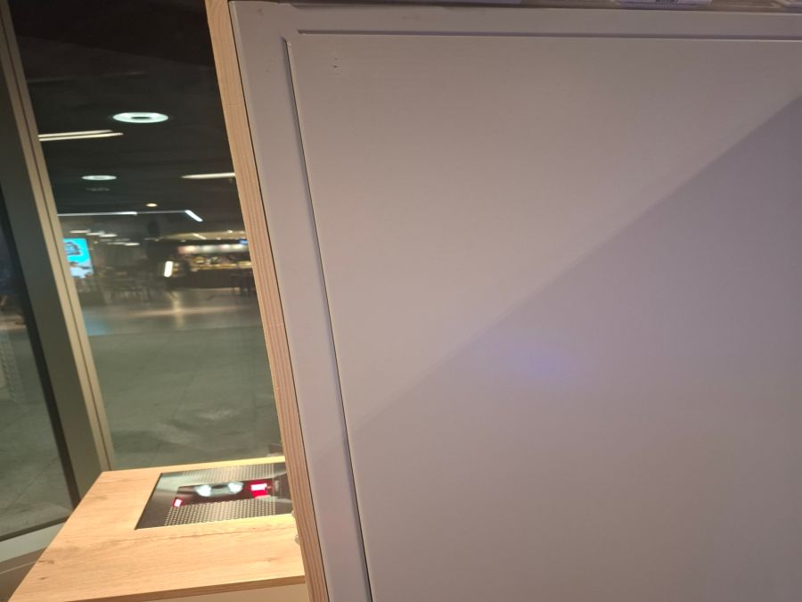 Die Kasse ist dahinter versteckt.