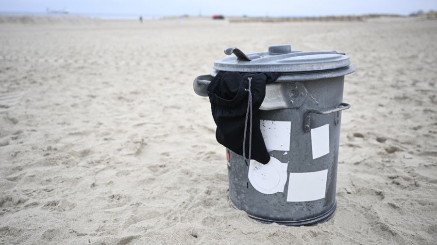 Hätten Sie doch nur die Badehosen angelassen. Jetzt müssen sie vor Gericht. (Symbolbild)