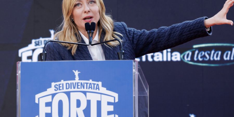 Ministerpräsidentin Giorgia Meloni spricht während der Veranstaltung «Fratelli d'Italia Atreju 2025», in Rom. Foto: Roberto Monaldo/LaPresse via ZUMA Press/dpa