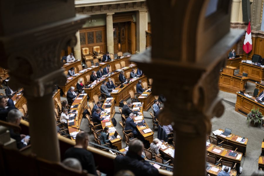 In der Herbstsession wurde die Initiative «Keine 10-Millionen-Schweiz!» vom Nationalrat ohne Gegenvorschlag abgelehnt. (Symbolbild)