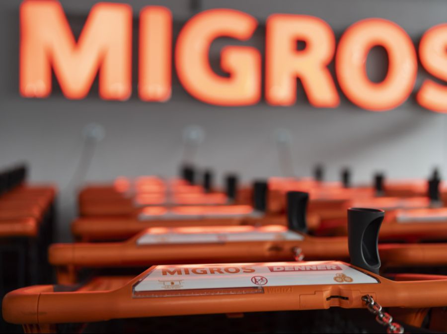 Die Migros setzt bei den Einkaufswagen «mehrheitlich» auf das Pfandsystem mit Münze oder Chip.