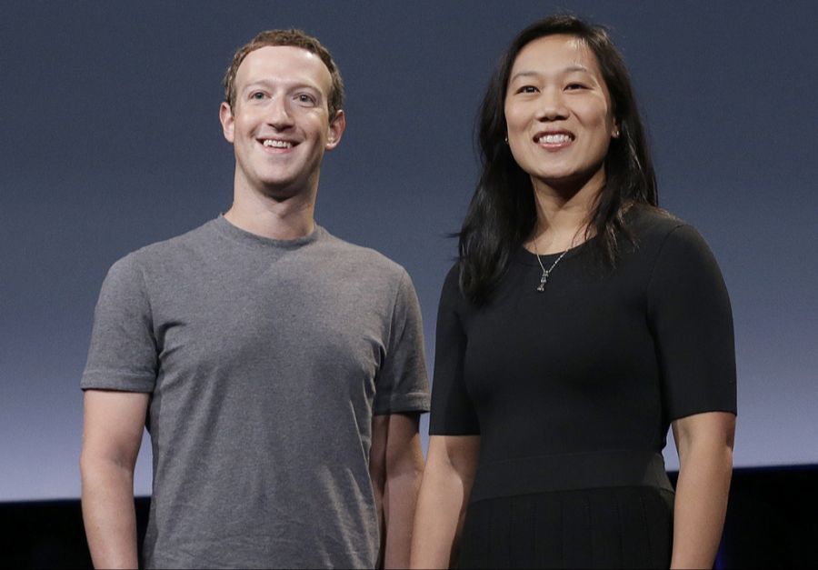Mark Zuckerberg mit seiner Frau Priscilla Chan. Für sie hat er eine angefertigte Statue im Garten errichten lassen. (Archivbild)