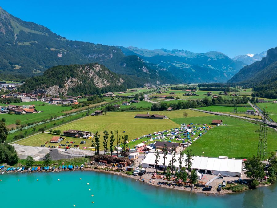 Seeufer im Ort Brienz