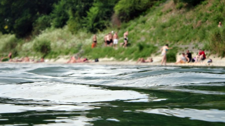 Rheinufer Abschnitt Frauen Petition