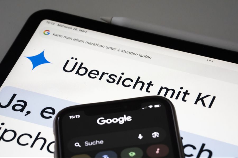 Die KI-Übersicht wird auch künftig erscheinen. Wählt man den KI-Modus, gibts eine ausführliche Antwort auf die gestellte Frage.