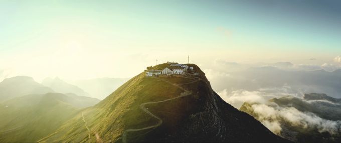 Beinahe unverändert hat das berühmte Berggasthaus auf dem Faulhorn seit dem Bau im Jahre 1830 überlebt. Faulhorn