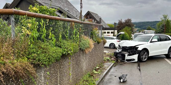 Gegen Mauer geprallt.