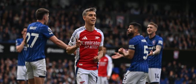 Auch dank zwei Toren von Leandro Trossard feiert Arsenal bei Ipswich einen klaren Sieg. FC Arsenal
