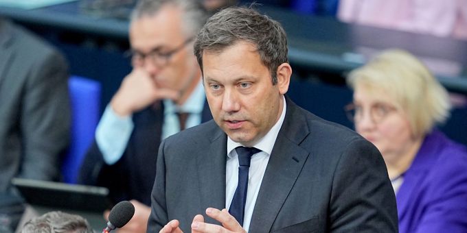 Klingbeil antwortete im Bundestag auf Fragen der Abgeordneten. Bundestag