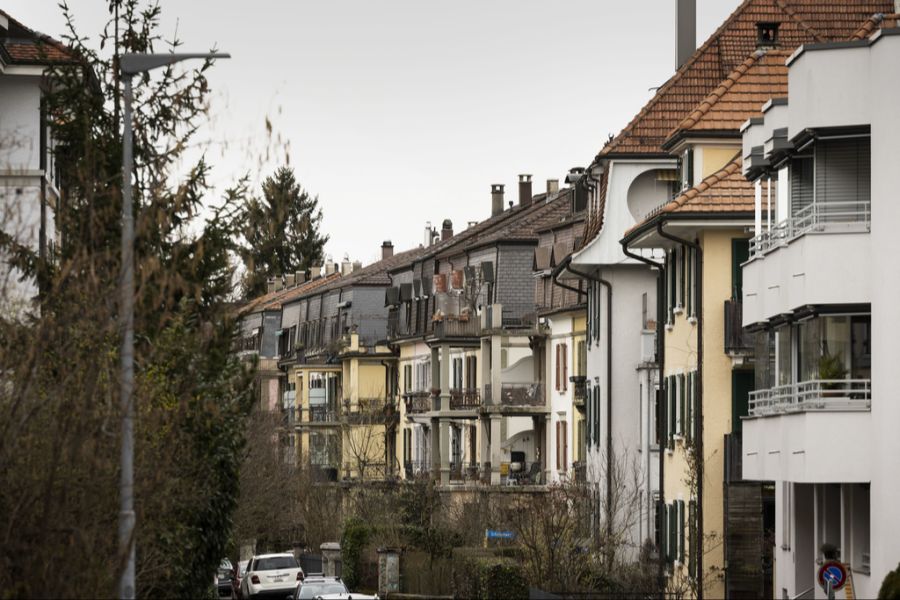 Ein weiterer Grund: Ausländer zieht es häufiger in städtische Gebiete als Einheimische. In Städten sind die Mieten generell höher. (Symbolbild)