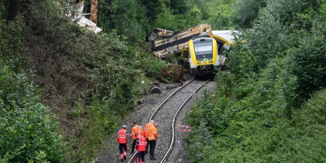 zug entgleist bei schienen