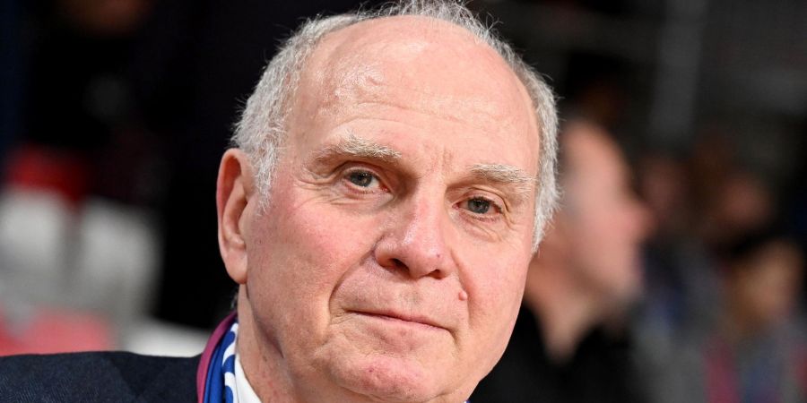Bayern Münchens Ehrenpräsident Uli Hoeness soll es nach einer kurzen Schrecksekunde gut gehen.