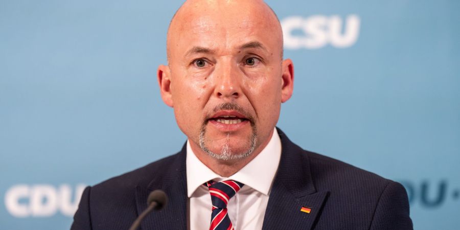 Erhebt schwere Vorwürfe gegen Pro Asyl: CSU-Landesgruppenchef Alexander Hoffmann. (Archivbild)